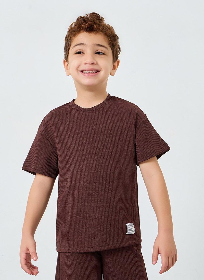 Styli Boys Brown Textured Knit T-Shirt and Shorts Set - Image 2